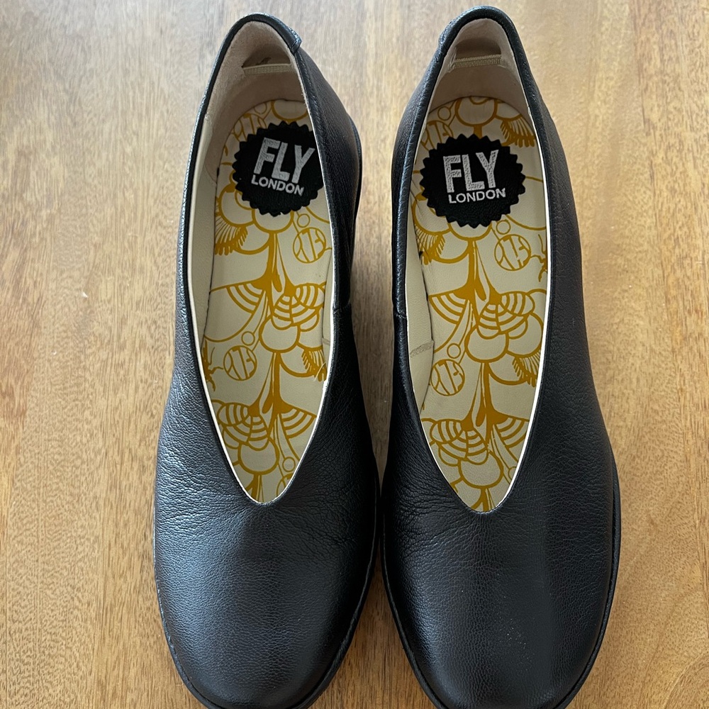 FLY London Yaz Wedge Pump, Black Mousse EUR Size 37 made in Portugal- in box